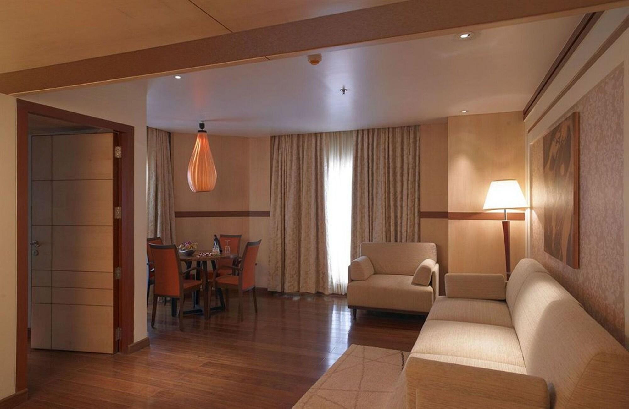 Royal Orchid Central Kireeti Hampi, Hospet Exterior foto