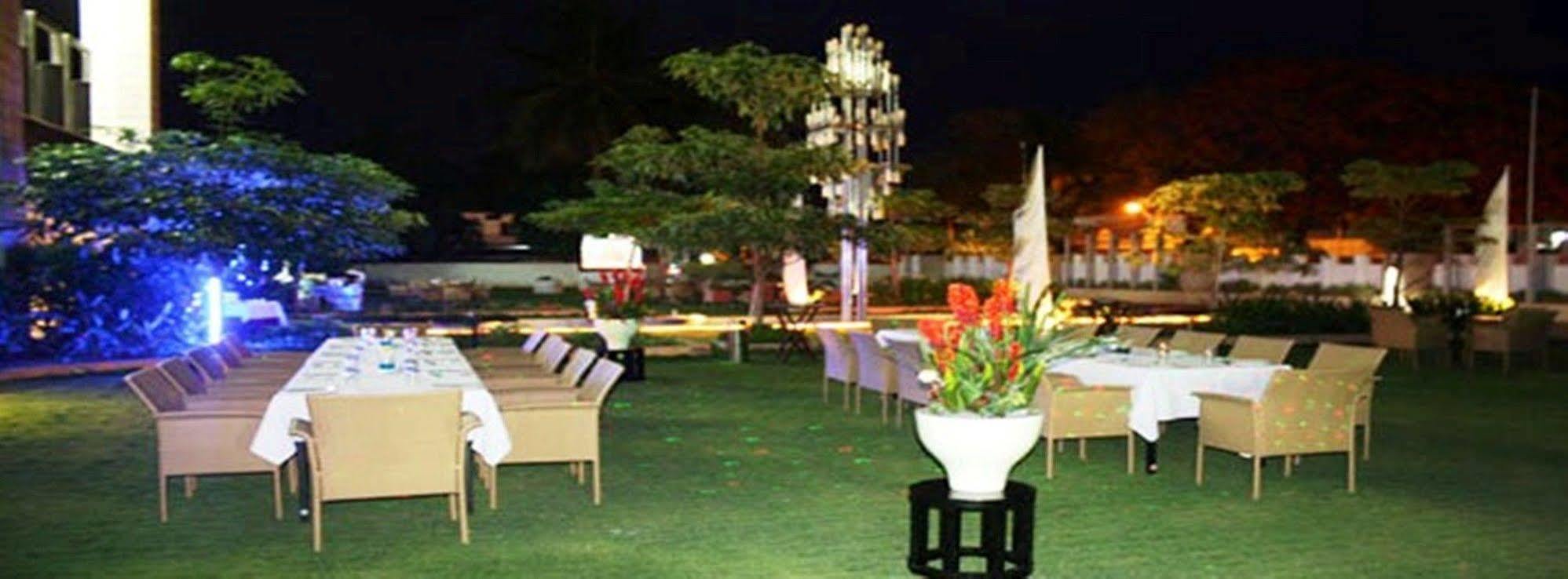 Royal Orchid Central Kireeti Hampi, Hospet Exterior foto